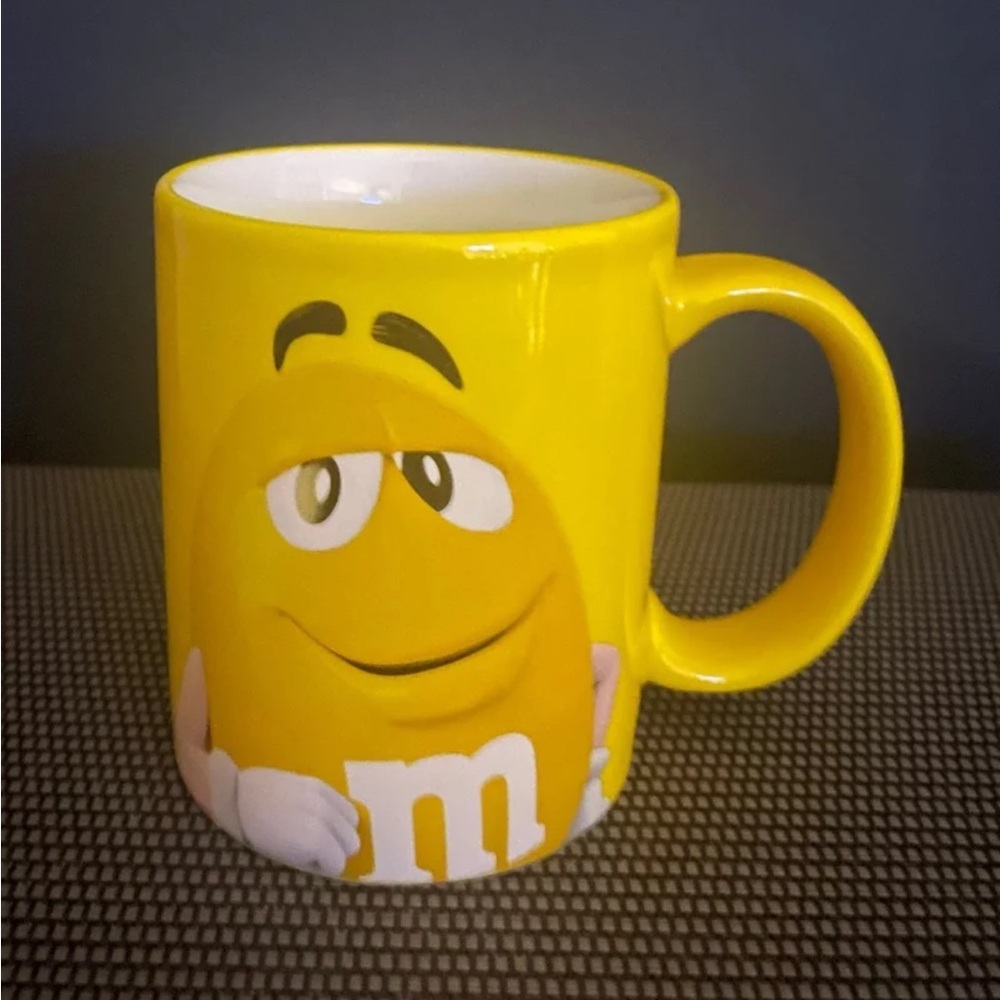 M&M’s 10 oz. Ceramic Coffee Cup Mug Yellow EASILY IMPRESSED Candy